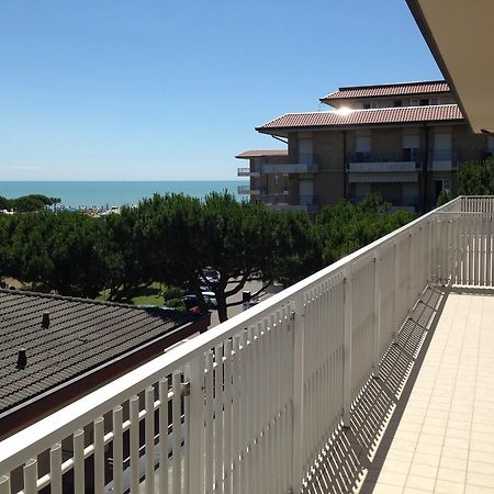 Residence Gallo - Walterigato Apartments Per Solo Famiglie Лидо-ди-Езоло Номер фото