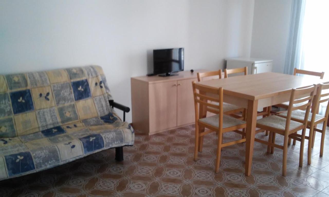 Residence Gallo - Walterigato Apartments Per Solo Famiglie Лидо-ди-Езоло Экстерьер фото